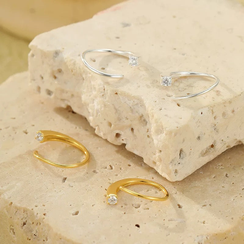 The Solitaire Curve Hooks